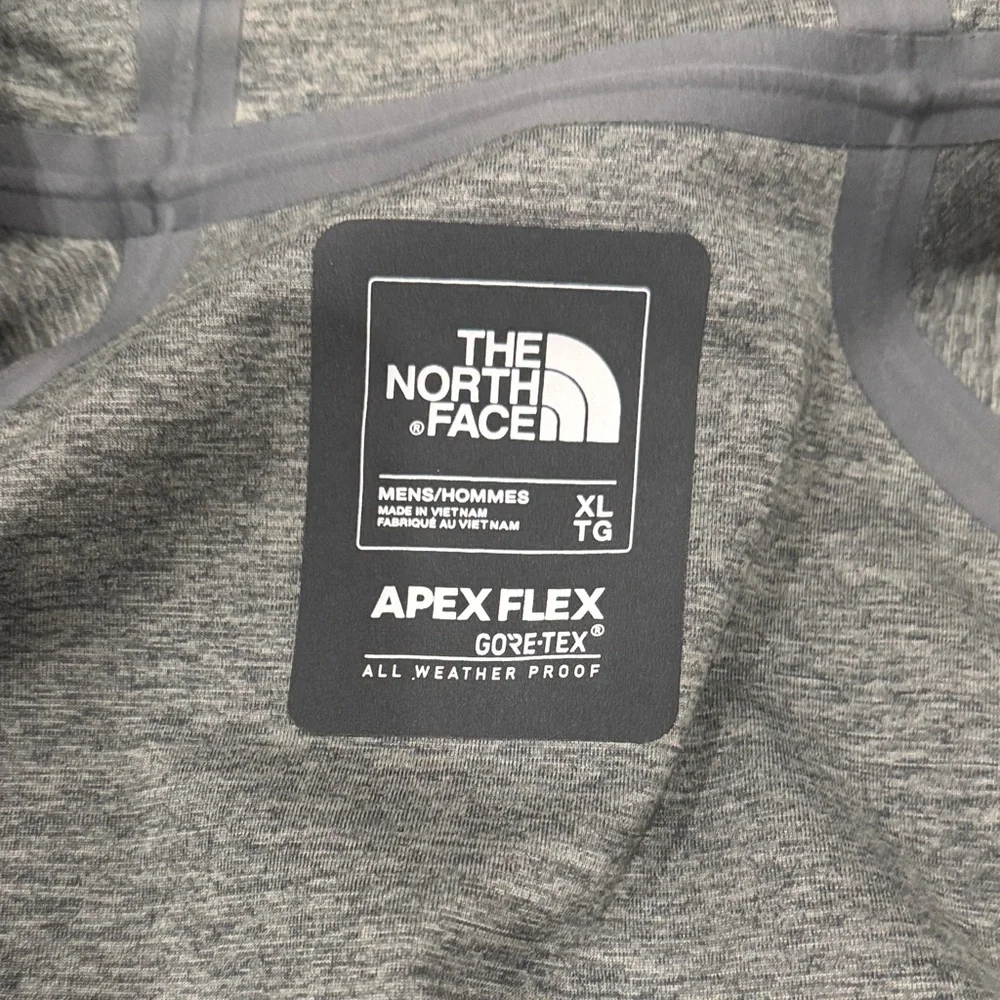 The North Face Men's Black Raincoat - Picture 8 of 8
